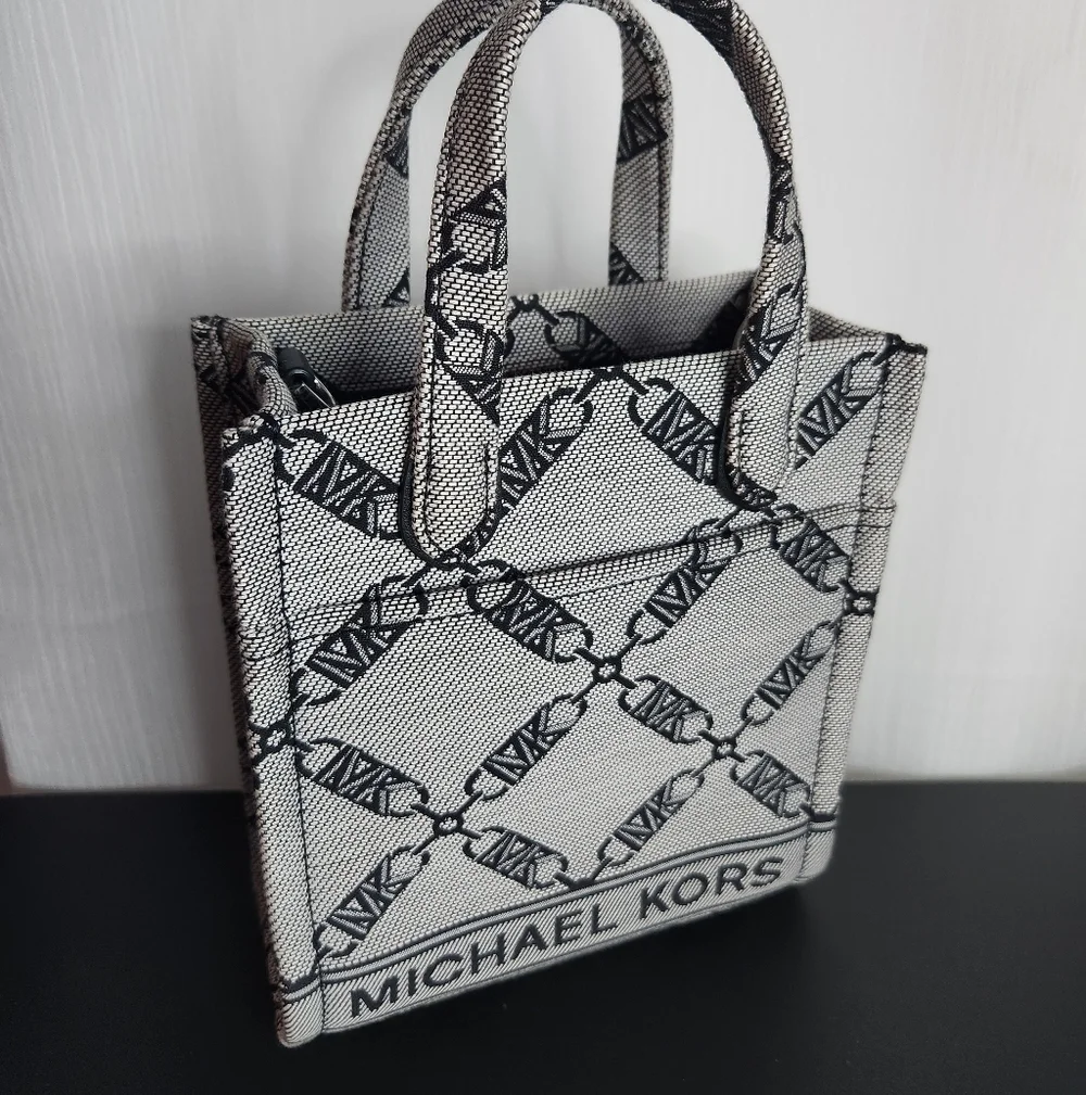 MICHAEL KORS Extra Small Gigi Crossbody NWOT - Picture 1 of 7